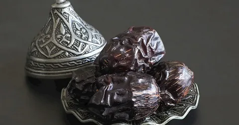 تصویر 4 از خرما مضافتی مشکین با بافت نرم و رنگ دلنشین